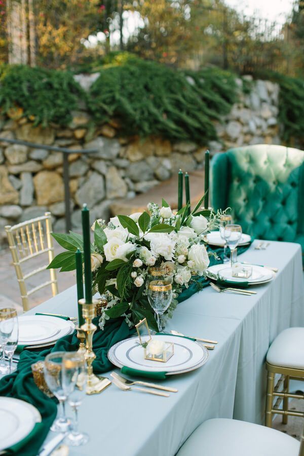 Elegant Emerald Gold Wedding Table