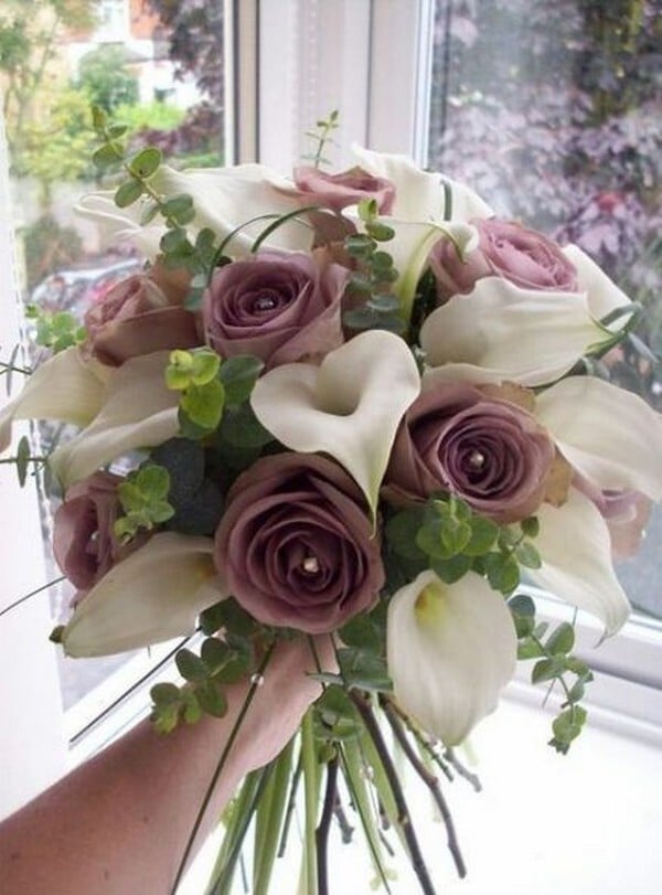 Wedding bouquets with mauve roses and calla lilies
