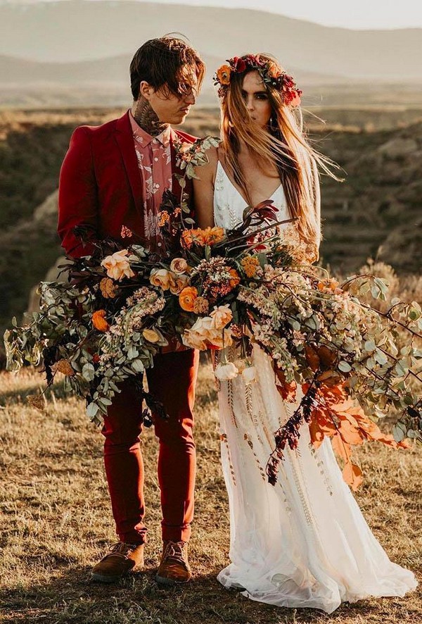 fall wedding photos couple with big bouquet