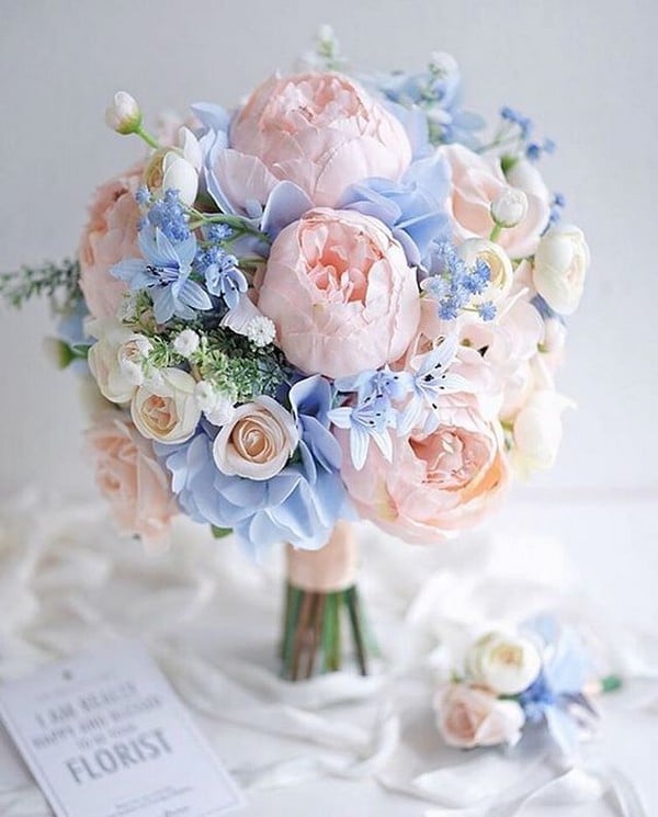 light blue and blush pink wedding bouquet ideas