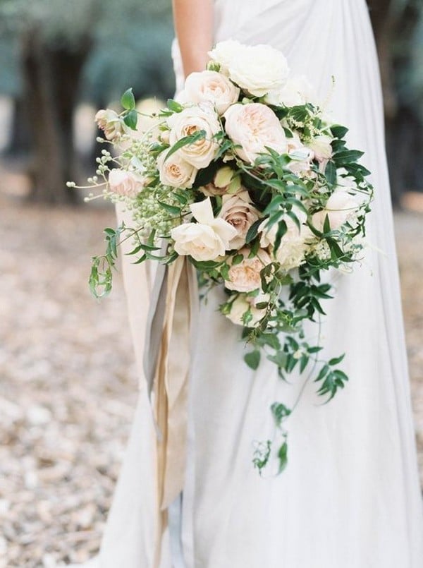 chic neutral bridal bouquet