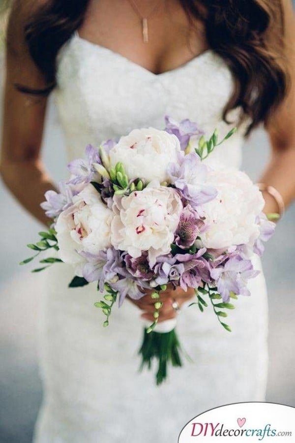 elegant simple lilac wedding bouquet