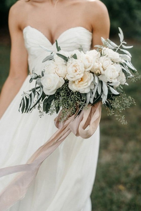 soft colors elegant wedding bouquet