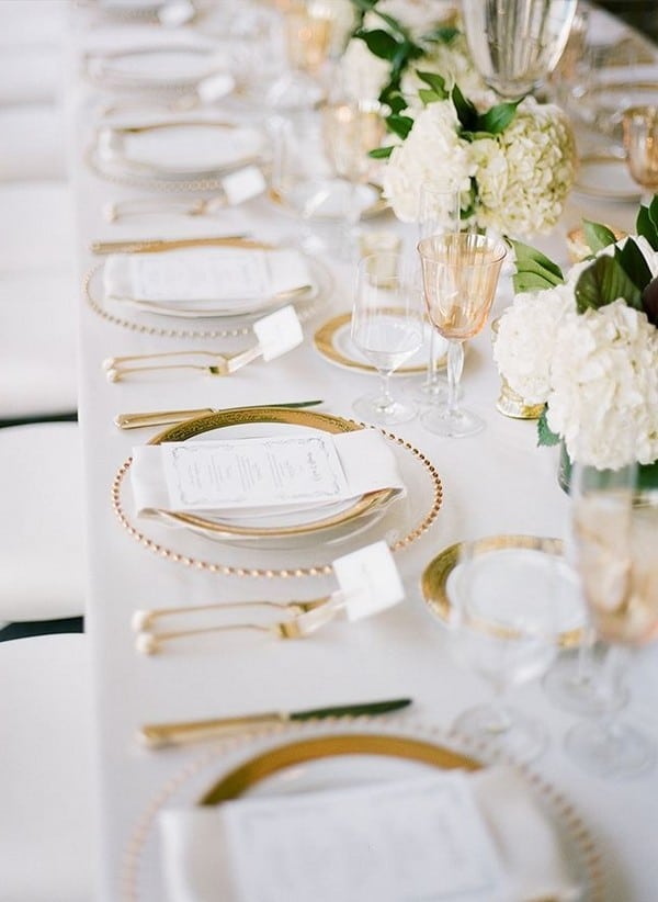 elegant all white and gold wedding table decoration #wedding #weddingideas #goldwedding