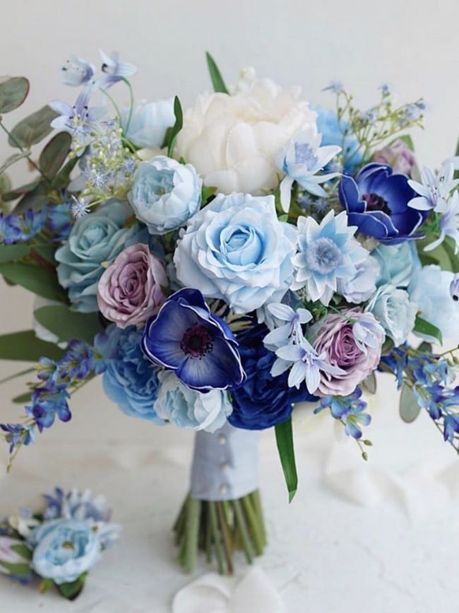 Blue wedding bouquets and flowers 7