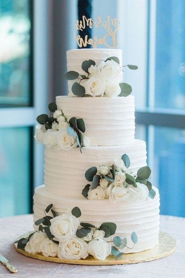Simple and chic buttercream wedding cakes 18