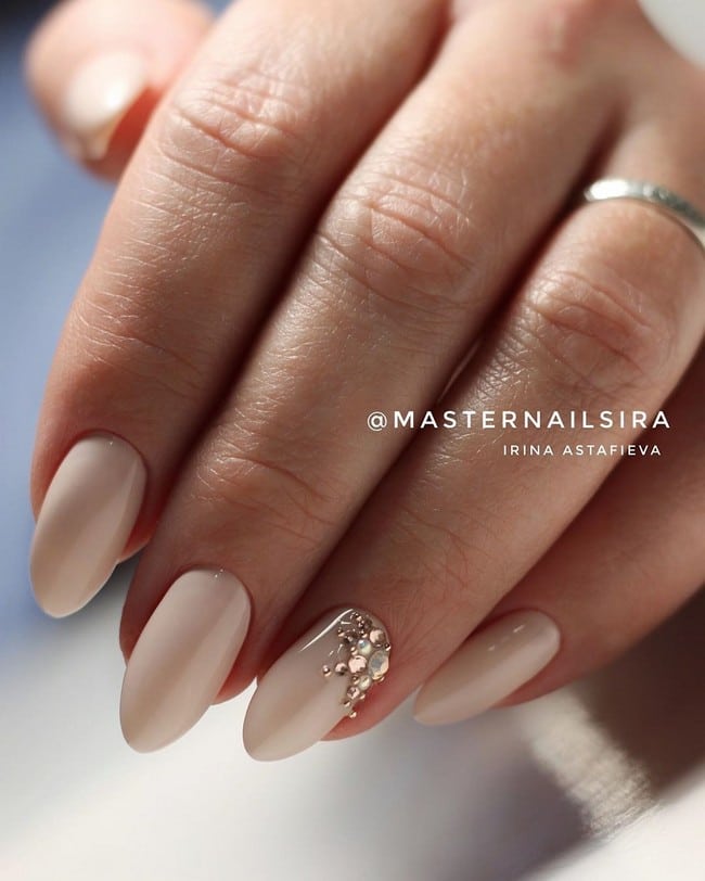 Nude Wedding Nail Art Design Ideas #wedding #weddingnails #nailarts