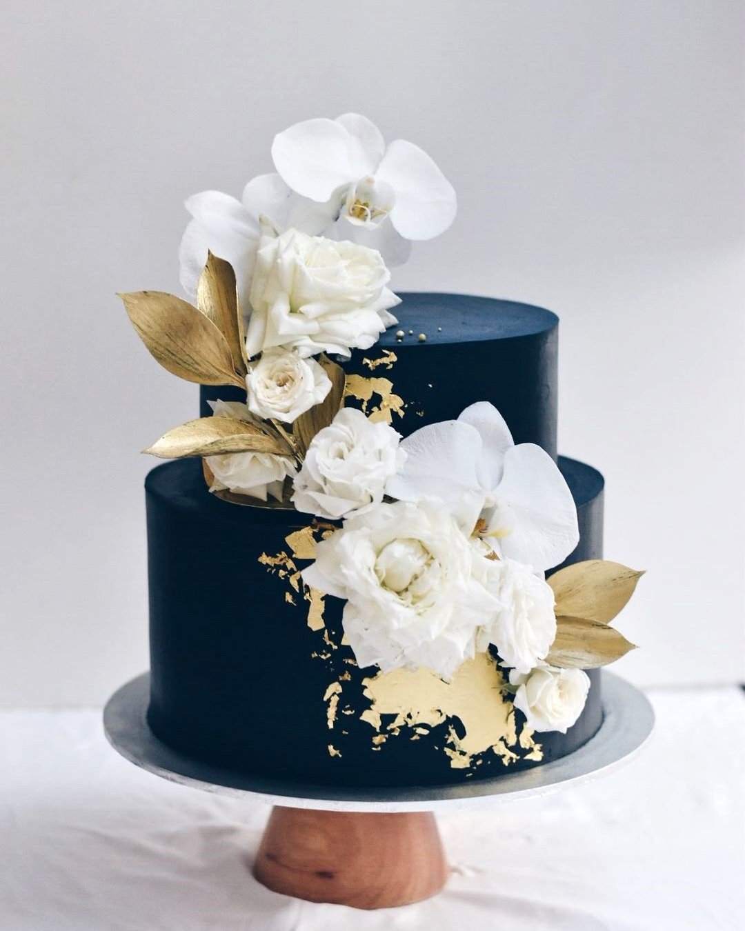 small black wedding cake