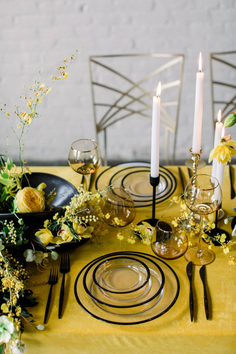Black and Yellow Wedding Table Decor and Setting