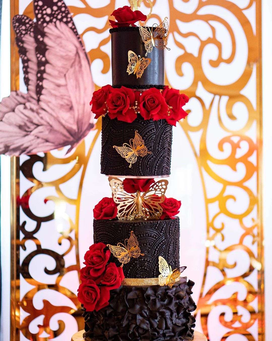 4 tier gold red and black wedding cake via dulcevidabebe