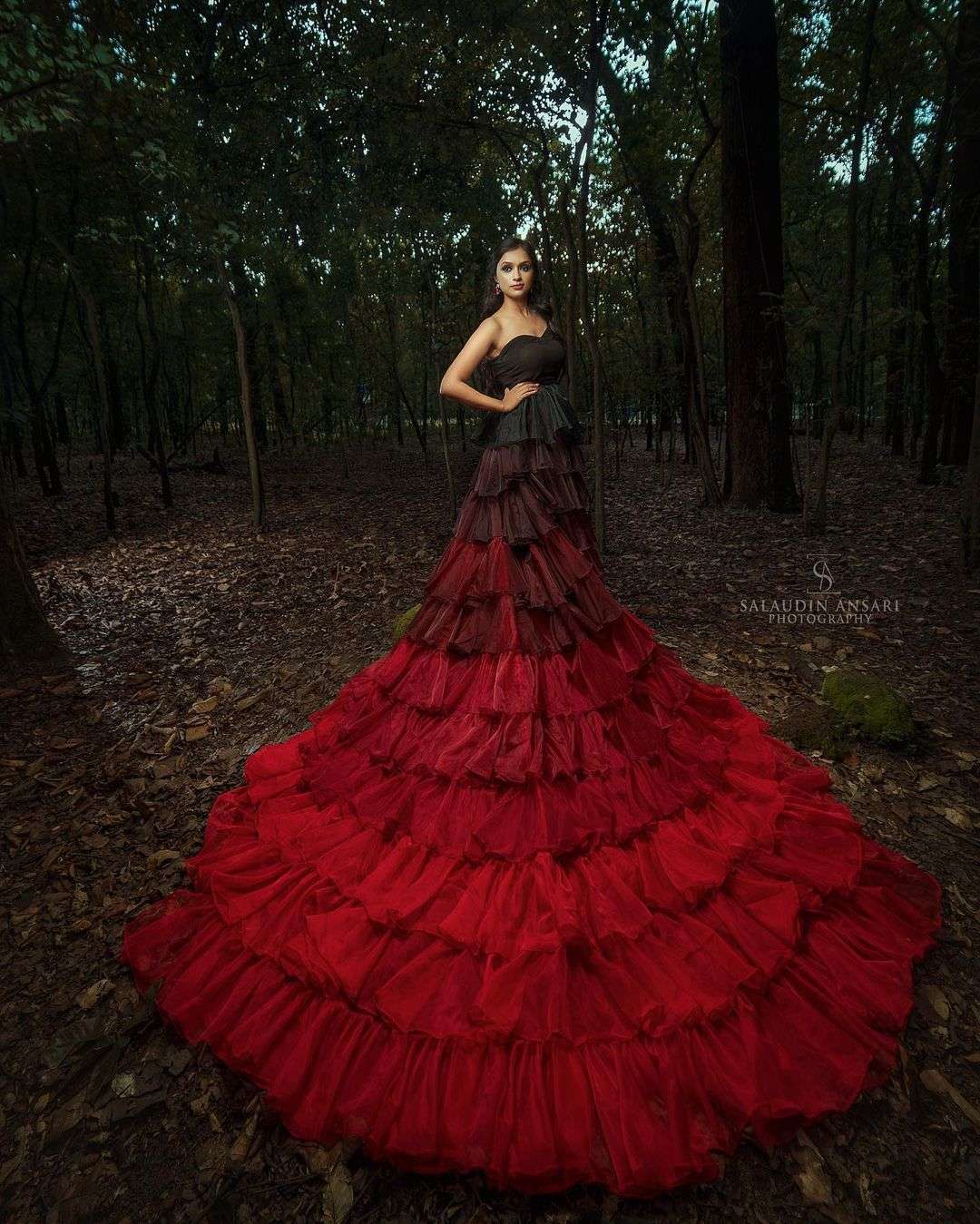 one shoulder black and red ombre wedding cake via sushreeclothing-2