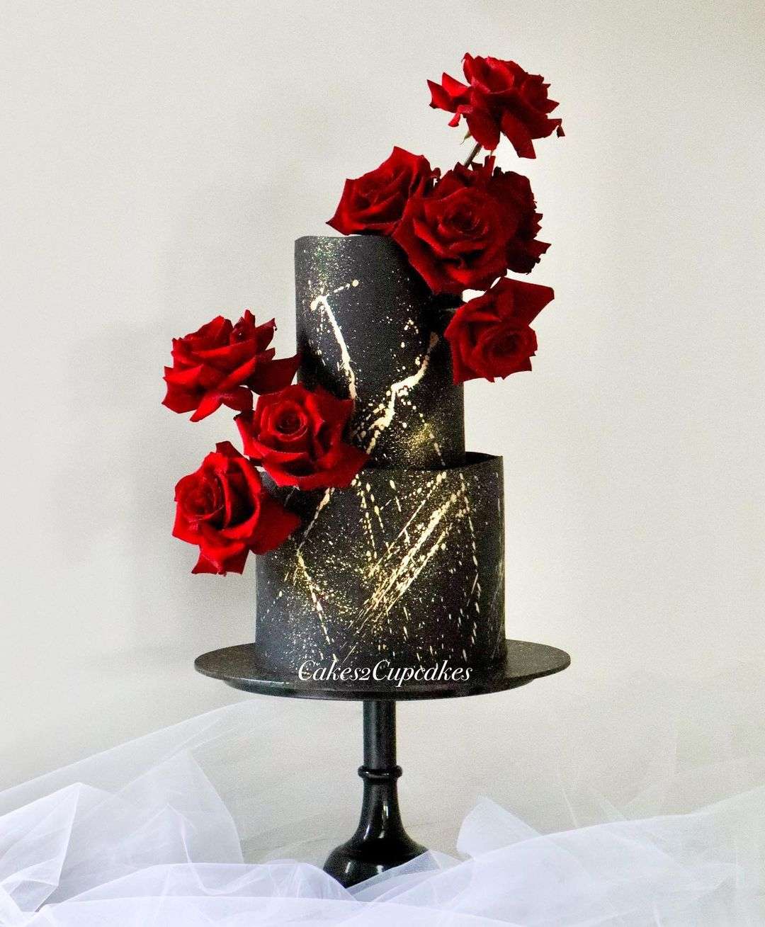 two tier black wedding cake with red flowers via cakes2cupcakes